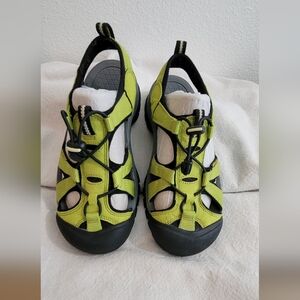 KEEN green water / hiking sandals Women's size 8.5 Excellent used condition